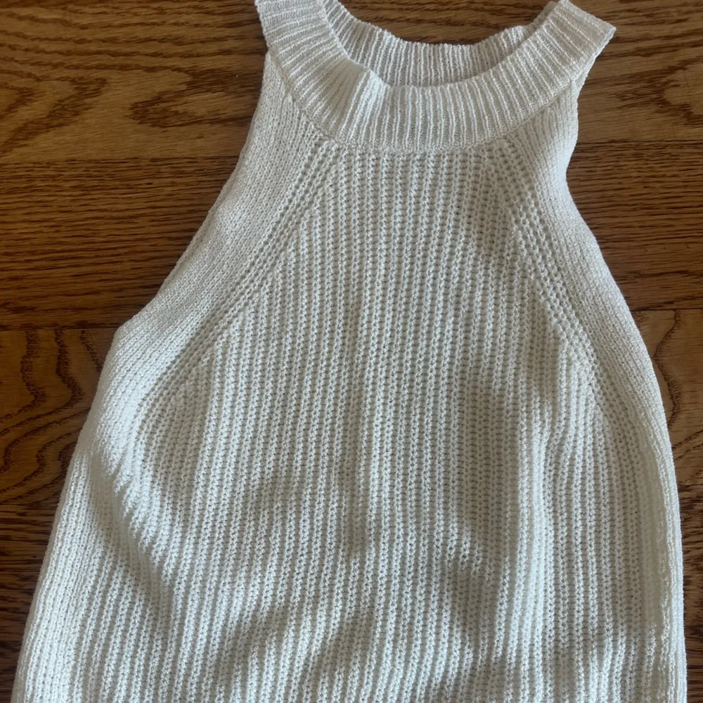SLEEVELESS SWEATER SET - Picture 2 of 4